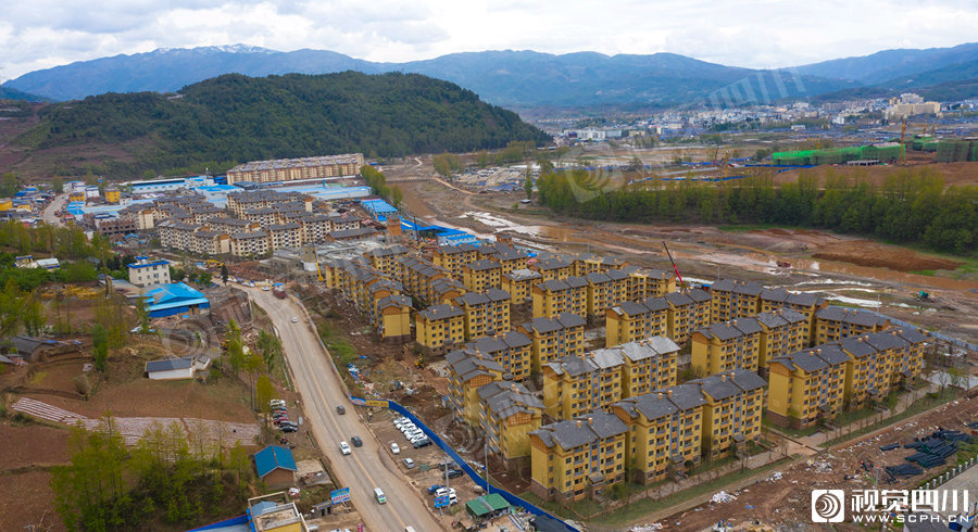 昭觉县20年GDP_鸟瞰大凉山腹地昭觉县(2)