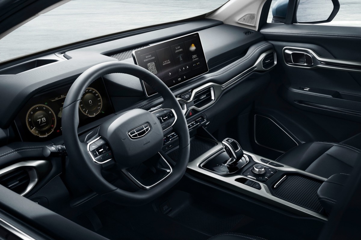 吉利豪越内饰设计据吉利汽车官方介绍,豪越在智能网联科技方面的优势