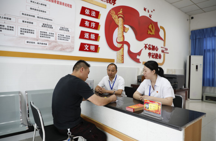 内江市东兴区规范接访亮起来服务效率提起来