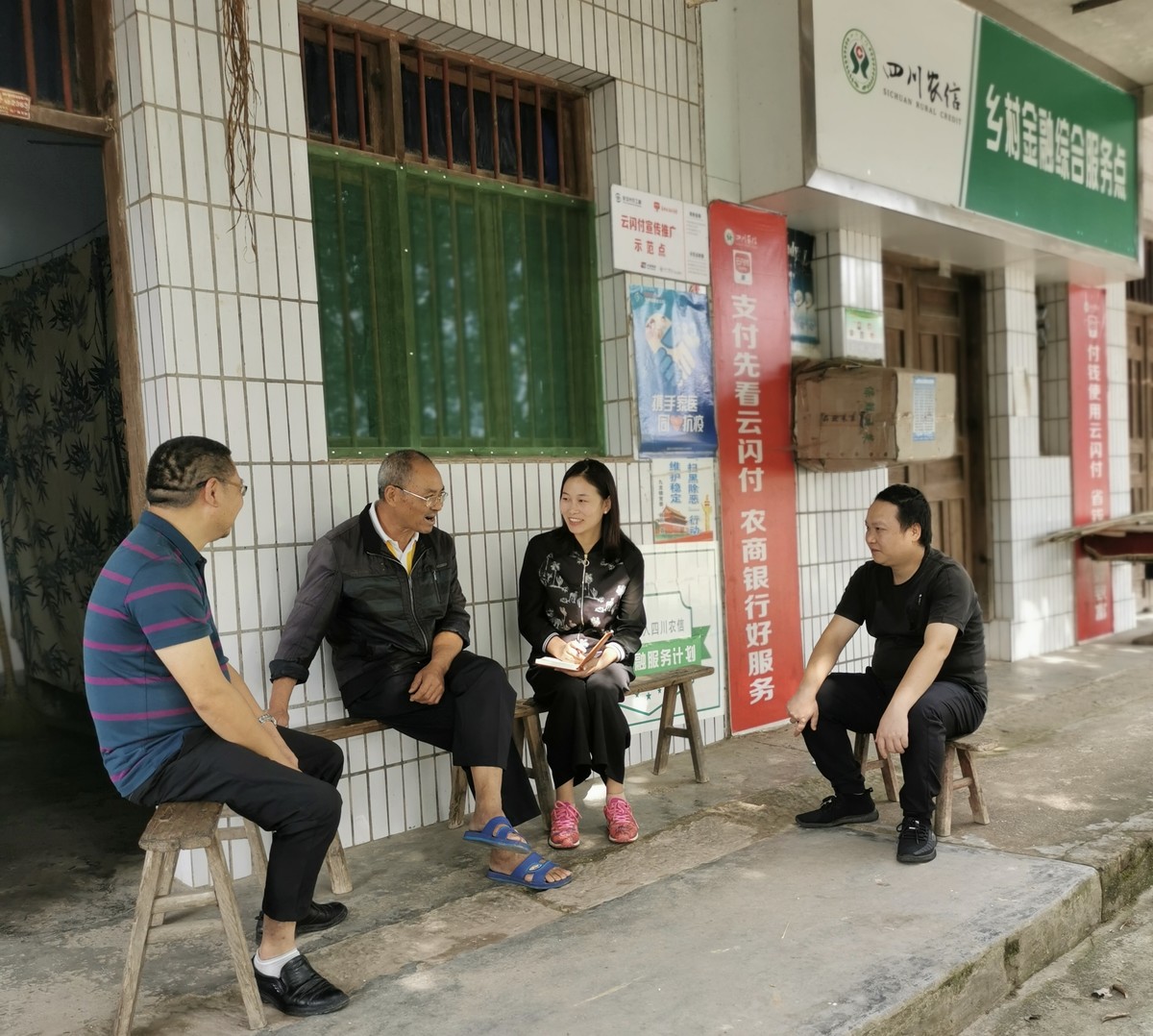 邻水建立干部"串门"走访制度为群众解难题办实事 - 川观新闻