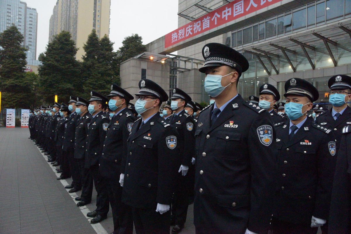 向警旗宣誓敬礼！内江市公安局举行中国人民警察节庆祝活动_四川在线