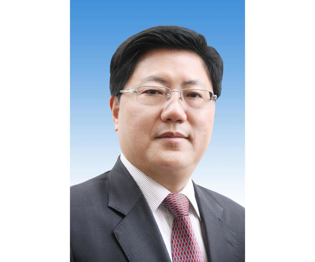 何平任中共巴中市委书记