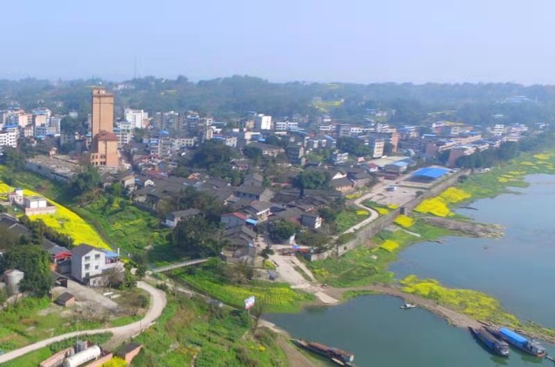 在千年古县富顺县城东南40公里的沱江右岸,有一座古镇,名为怀德.