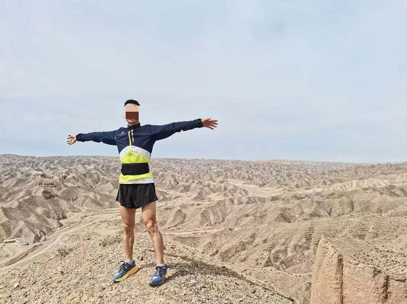 黄河石林山地马拉松 四川跑友追忆遇难同胞痛哭 他训练非常刻苦 仁寿的几秒拥抱成为最后一面 四川在线