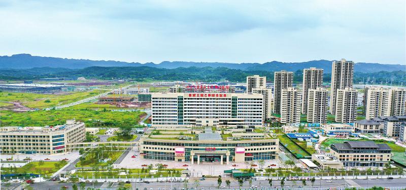去年12月24日,四川大学华西医院营山医院正式挂牌,营山县人民医院与