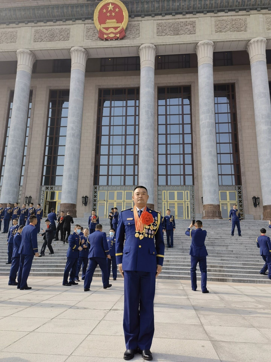 "中国消防忠诚卫士"董晓伟:19年坚守消防一线为了啥? - 川观新闻