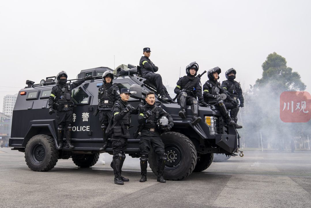 致敬人民警察 | 零距离感受特警风采 - 川观新闻