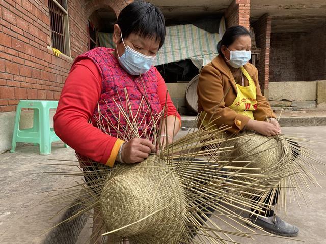 销售,共设有收购点20余个,为灯草种植及草帽编织提供产,供,销一条龙