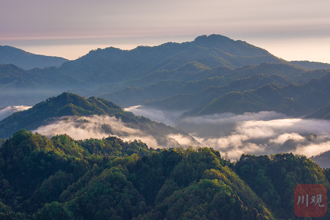 什邡蓥华山是省级风景名胜区,其山势雄伟,景色秀丽,素有蓥华叠翠之