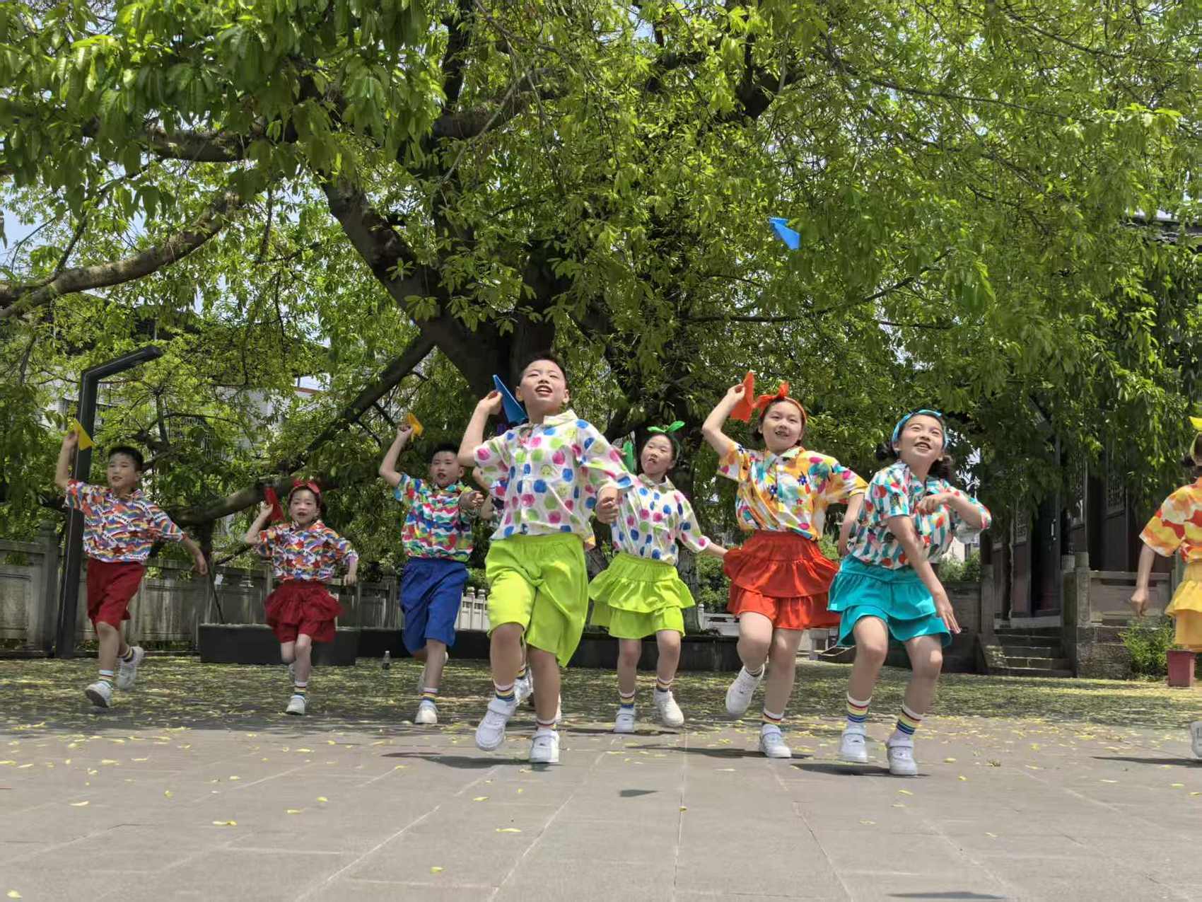《菜籽花花飞飞黄》火了,遂宁造“六一”神曲上头又上心|川观新闻