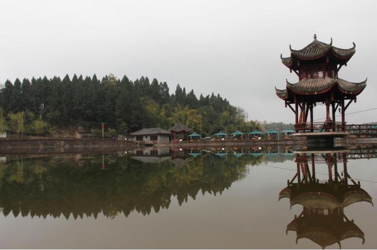 產生大磁場,為景區聚集商賈紛至,賓客雲集的人氣,為安嶽旅遊帶來巨大