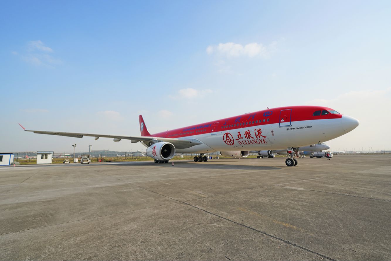 川航"五粮液号"a330飞机新装启航