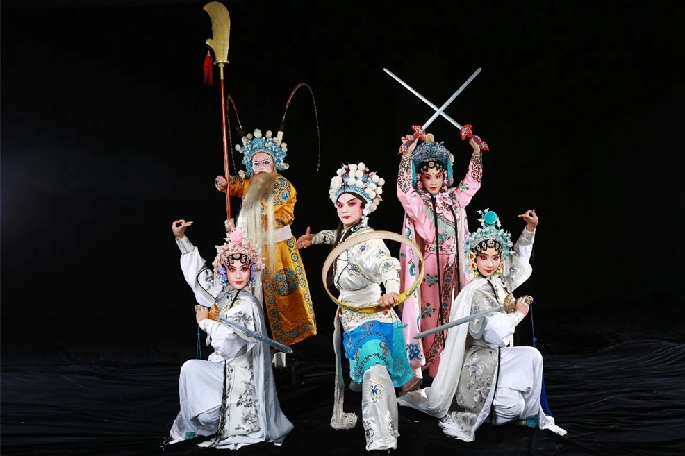 视频|"95后"乐队成员加盟,川剧《盗冠袍》"快闪"成都音乐坊 - 川观新