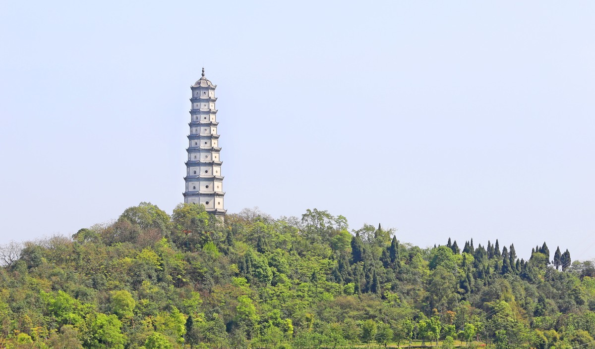 山體公園,體育公園等城市綠地系統建設,實施大洲廣場改造提升,新壩