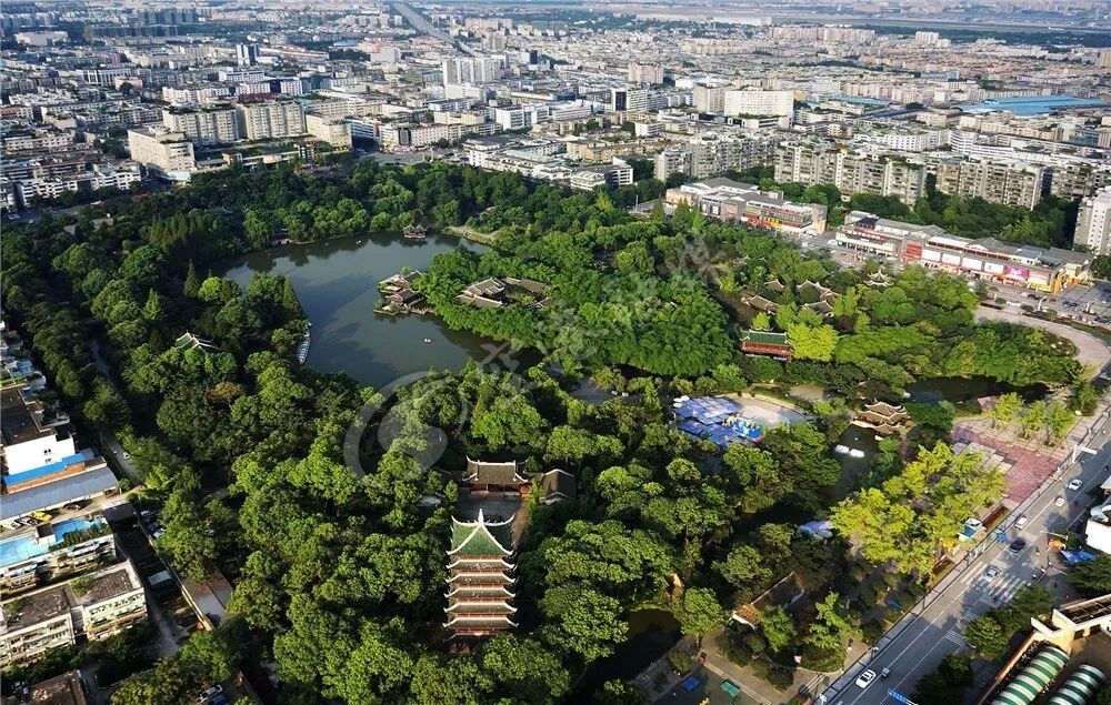 公园树木苍两江连理黄龙溪无独有偶流成双三国屯兵牧马山盛世腾飞双流