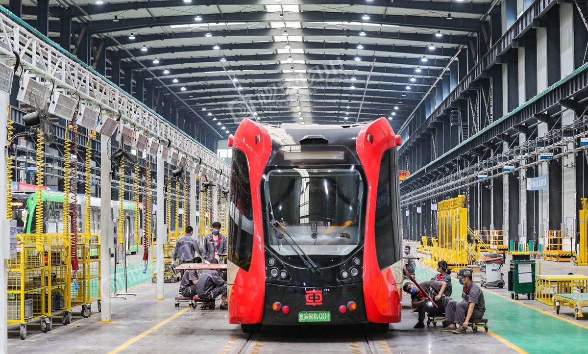 宜宾智轨做"体检" 保障市民安全出行 - 川报观察