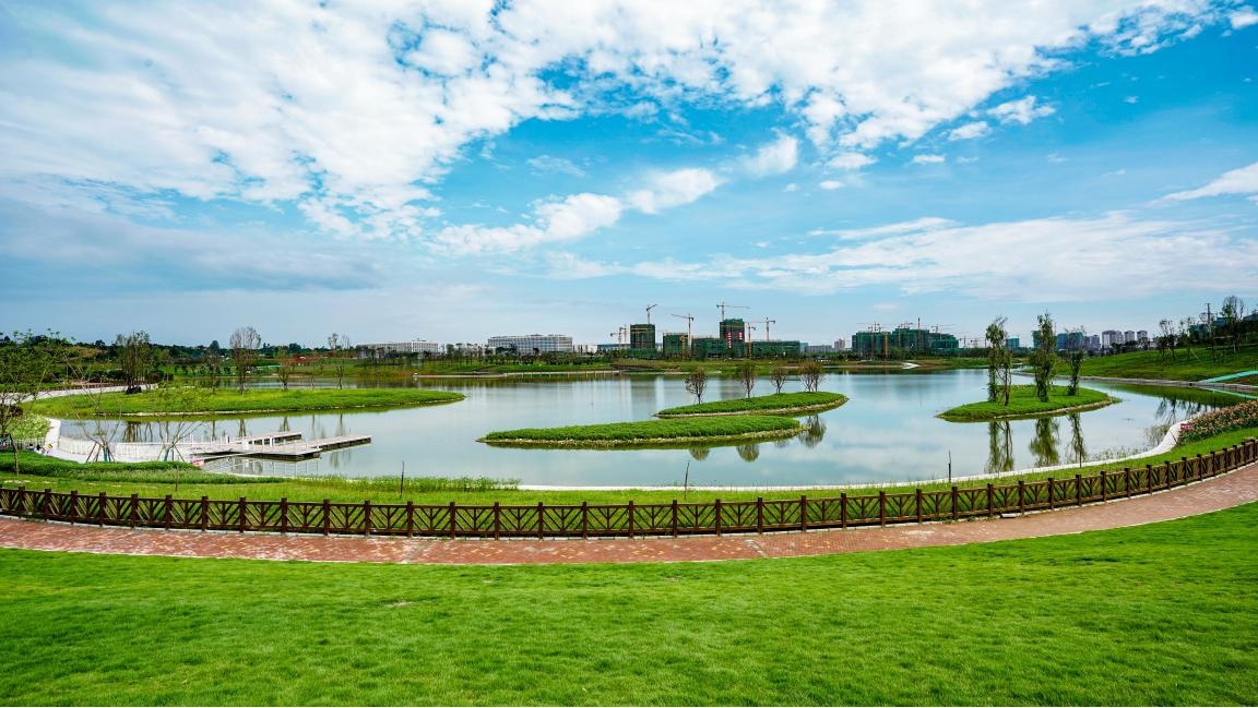 一湾清澈河水点亮一座新城眉山天府新区天府公园城雏形初现