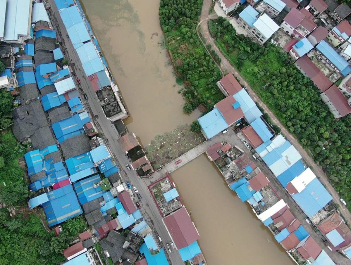 内江资中县球溪镇60多名干部和志愿者日夜巡河