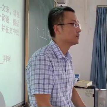 青神中学董昭君:十四年教师岁月 他要培养出让自己崇拜的学生 - 川报
