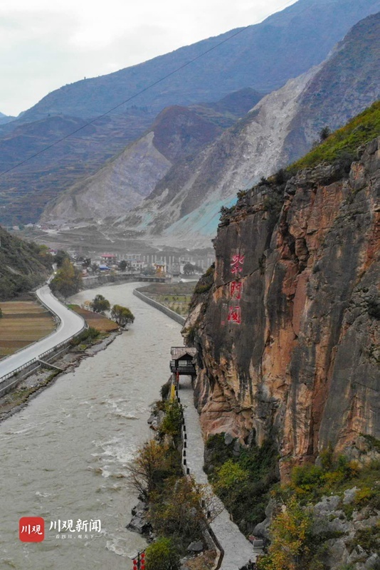 视频| 九寨沟藏着一个柴门关 村民写歌唱颂它 - 川观新闻