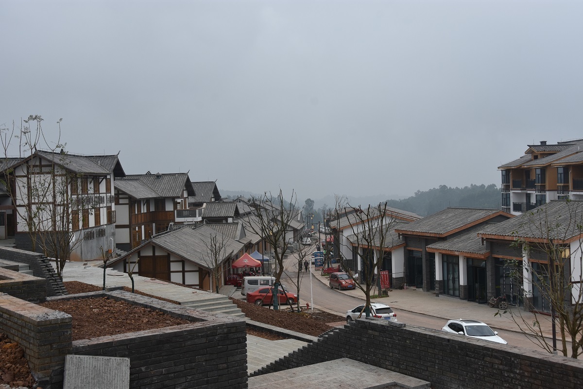 606户村民搬新房高山镇灾后重建展新貌