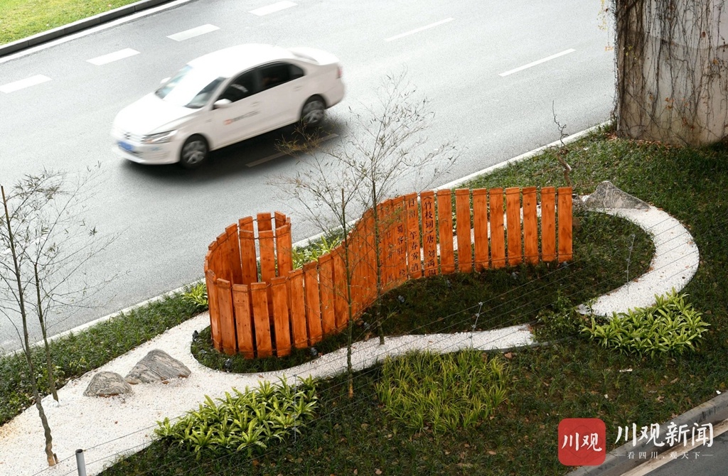 视频换新貌迎大运成都二环路高架桥下绿化景观升级