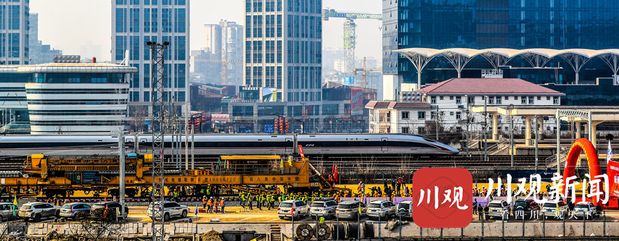 泸州:川南城际铁路内自泸线轨道铺通 - 川观新闻