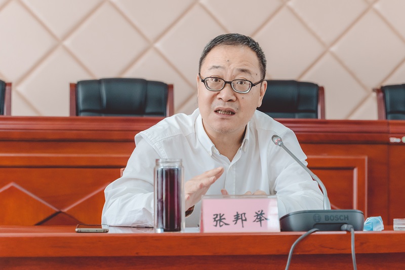 67张邦举强调,要充分认识当前疫情防控的严峻形式;要广泛发动群众