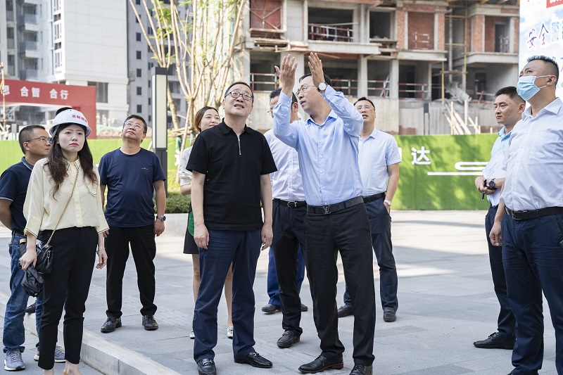 自贡高新区党工委副书记陈明,管委会副主任吴建,工业办副主任崔岩峰