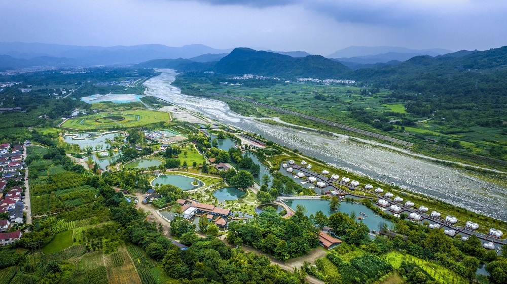 成都彭州市渔江楠村实现竹林变酒店荒滩变公园出发2022安逸带你寻名村