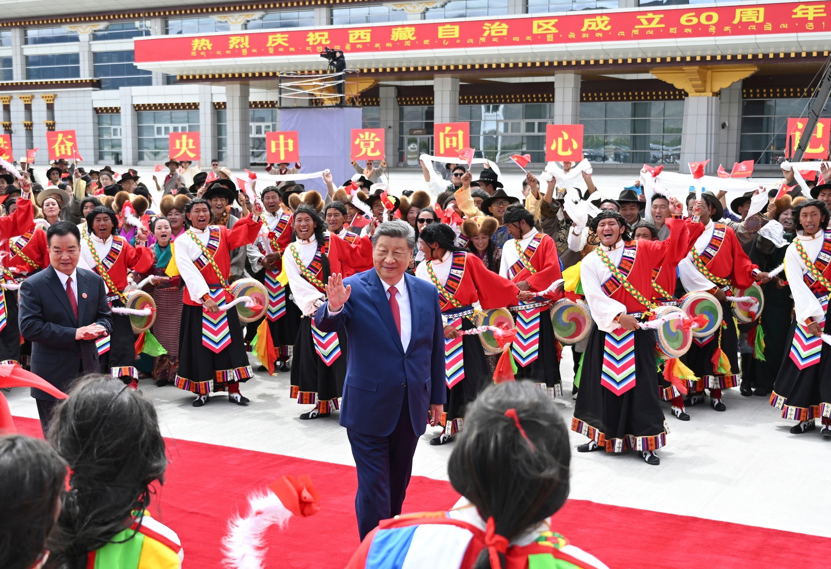 “共建中华民族共同体 书写美丽西藏新篇章”——习近平总书记率中央代表团出席西藏自治区成立六十周年庆祝活动纪实|川观新闻