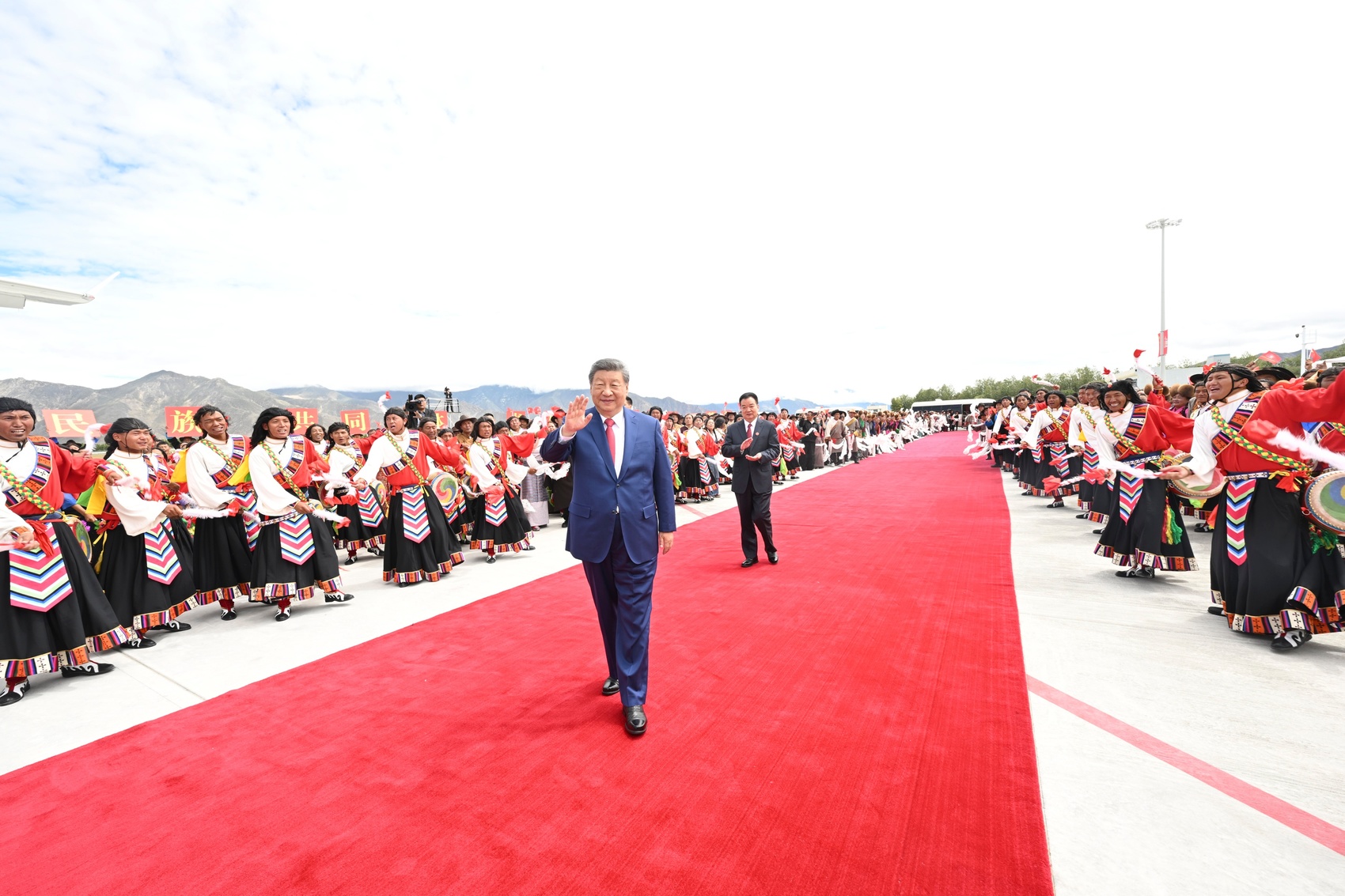“共建中华民族共同体 书写美丽西藏新篇章”——习近平总书记率中央代表团出席西藏自治区成立六十周年庆祝活动纪实‍‍|川观新闻