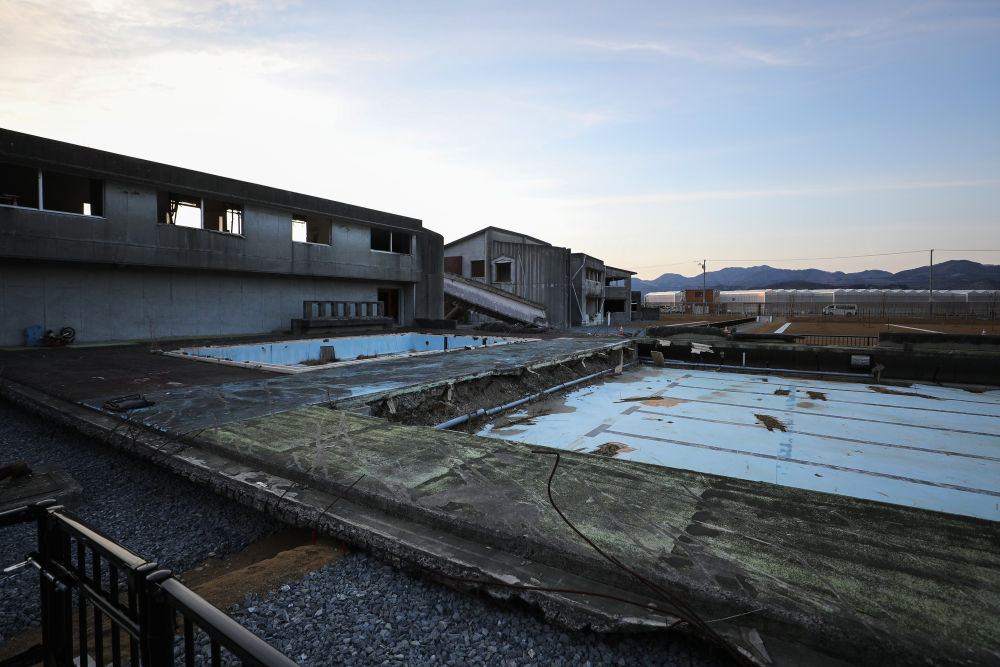 伤痕犹在启示未来 探访日本宫城县大川小学遗址 川观新闻