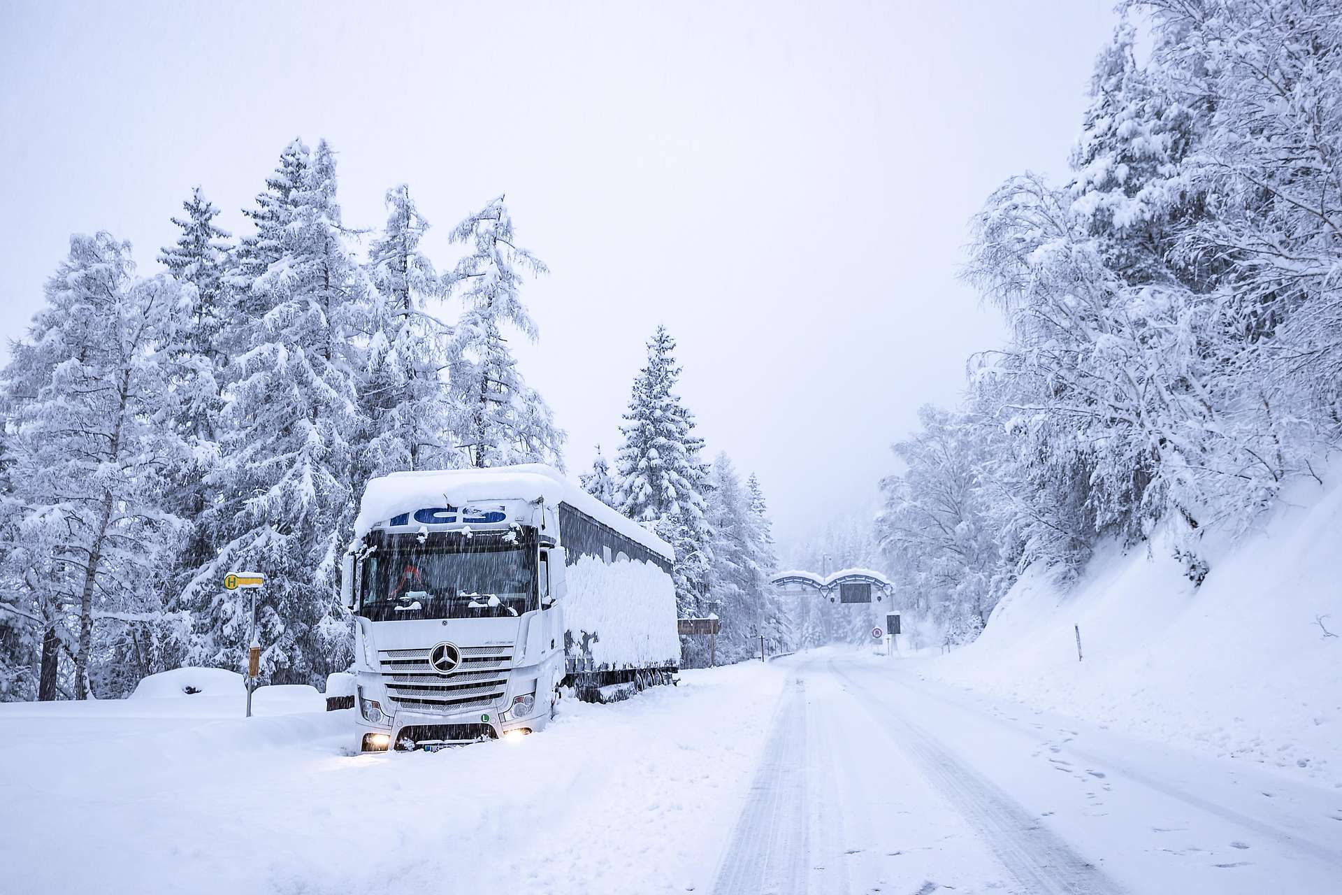 奥地利南部大雪东蒂罗尔州雪崩风险达最高级 川观新闻