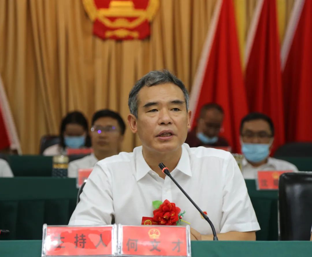 今天大会的执行主席是何文才,阿根,杨朋错,邓民,李德强,杨玉林,蒋元秀