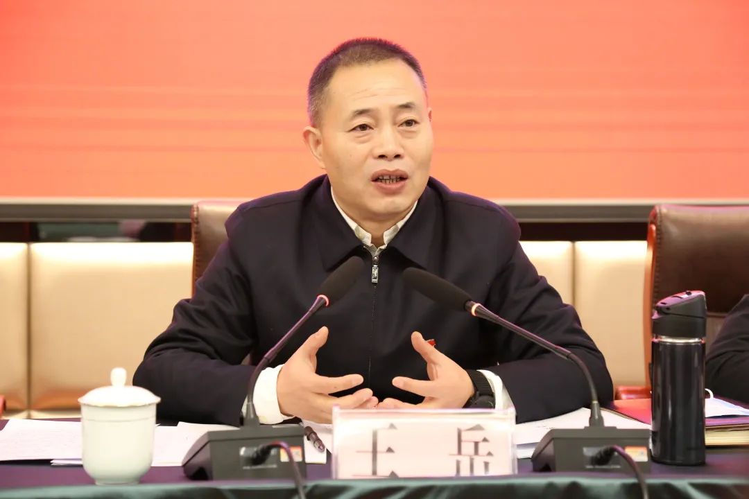 12月16日,仁寿县委书记王岳率党政代表团一行到金川县开展对口帮扶