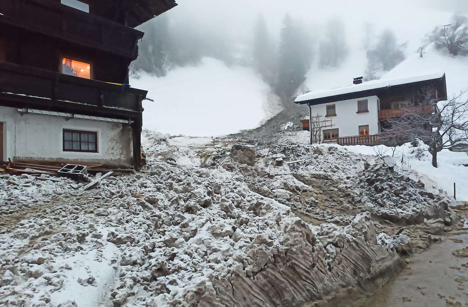 奥地利南部大雪东蒂罗尔州雪崩风险达最高级 川观新闻