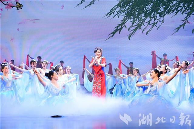 花鼓排行_花鼓迎盛会,展演竞风流——现代花鼓戏《桃花烟雨》亮相全国地方戏...(2)