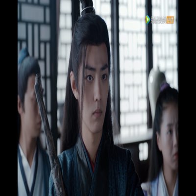 回眸轻笑