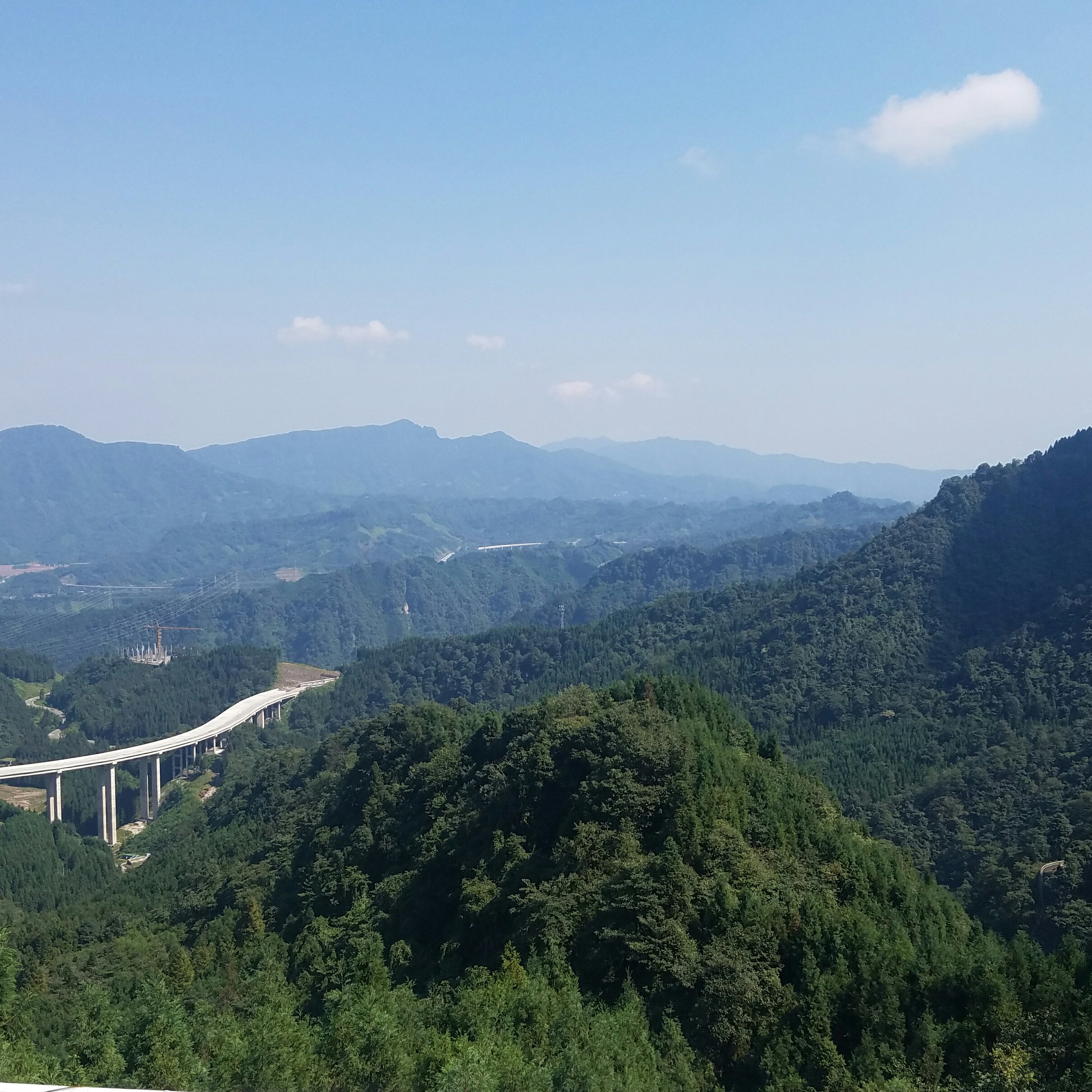 周三哥（洪雅）