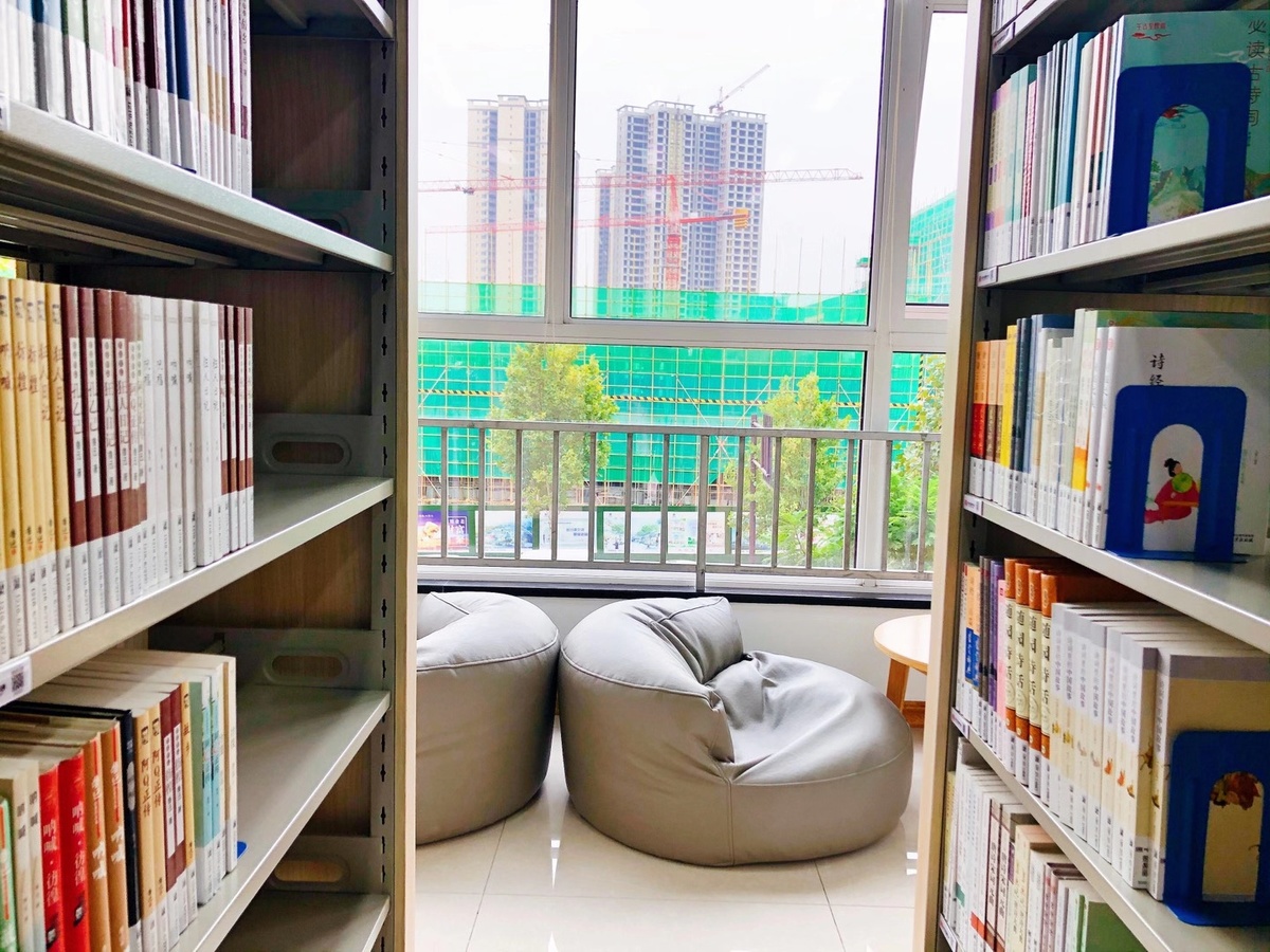 内江东兴区图书馆开馆市民持身份证可免费办理借阅卡