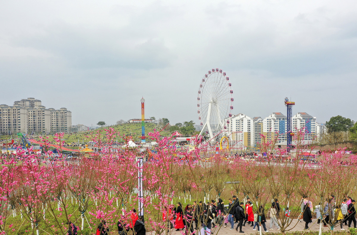 五一公園 張啟富 攝影去年11月召開的廣安市第六次黨代會確定實施