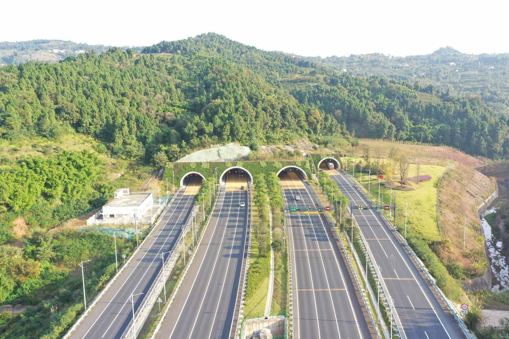 天府机场高速公路图片