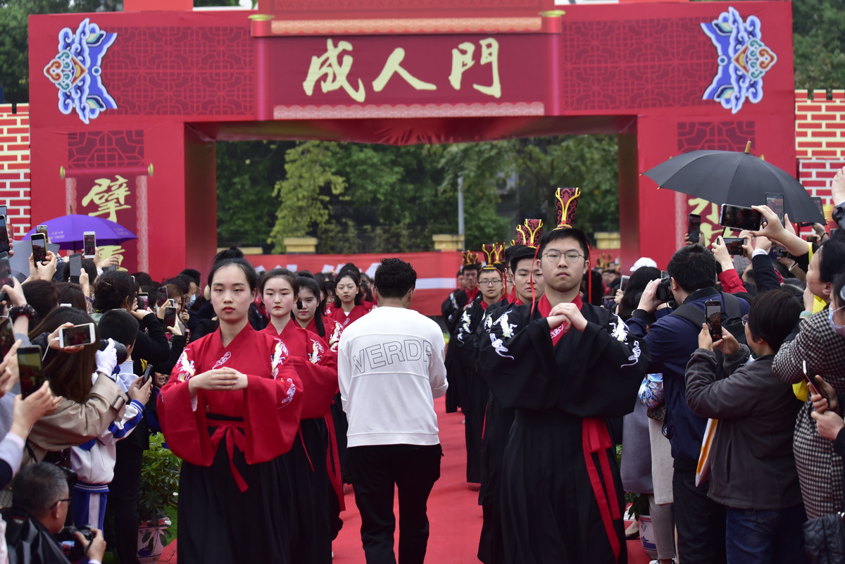 视频|穿汉服,行古礼,成都七中万达学生这样过"成人礼" - 川观新闻