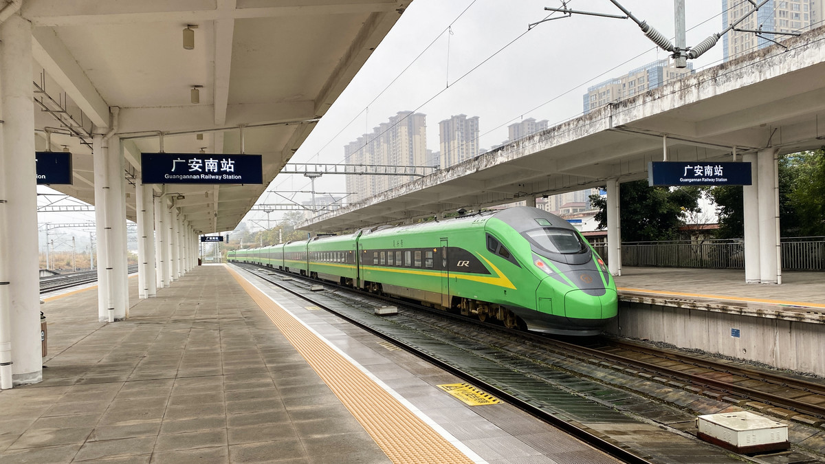 广安南站加开3组往返重庆北站动车 - 川观新闻