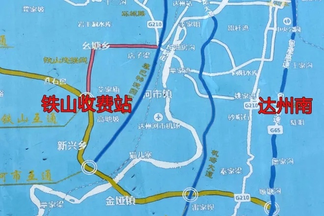 线路起于营达高速铁山互通,向北与河市西片控规划的南北干线线位重合