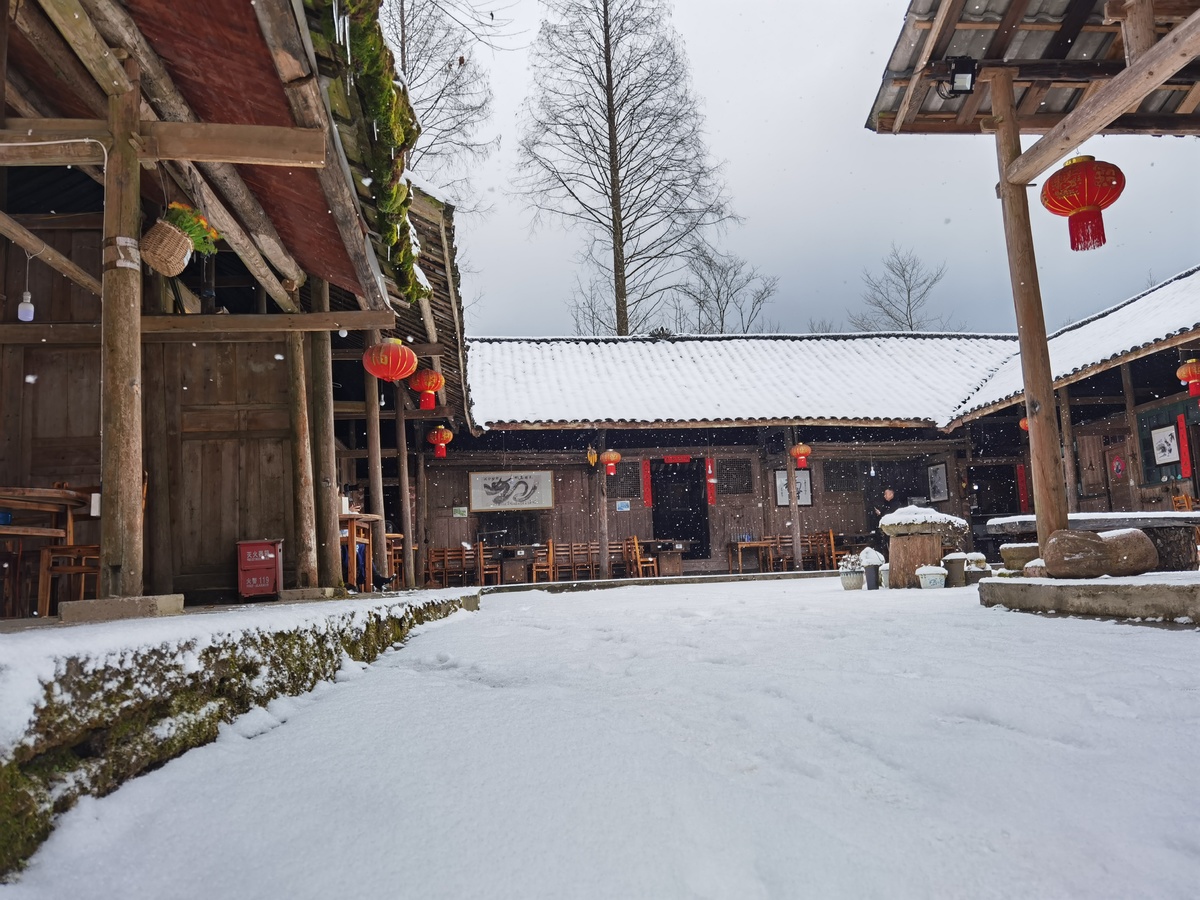 银装素裹的崇州鸡冠山邀你来堆雪人