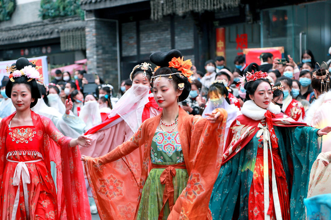 数千名汉服爱好者集聚蓉城国内首条汉服特色文化街规划亮相