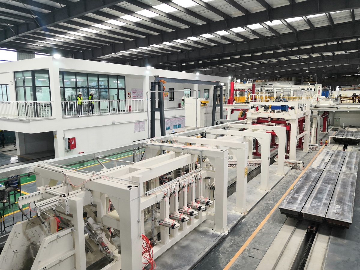 四川首个可生产5厘米薄板的alc墙材生产线在成都投产