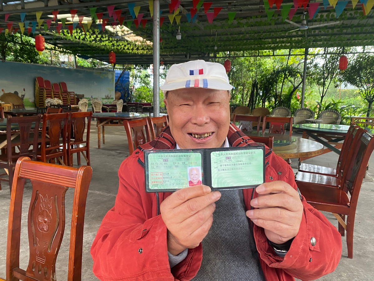 视频丨跟广安90岁的最老"新手司机"去兜风是种怎样的体验? - 川观新闻